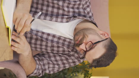 Vertical-video-of-The-man-wearing-glasses.